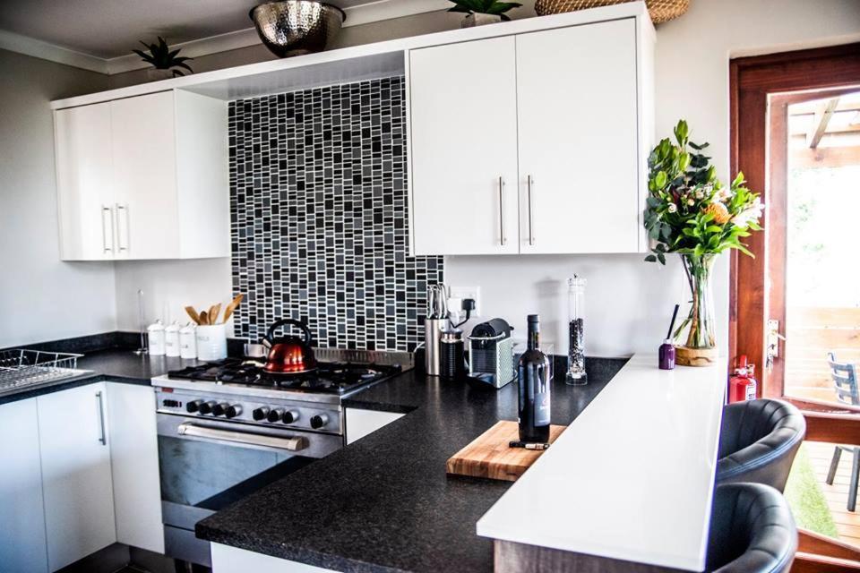 16 On Antrim Apartment Херманус Екстериор снимка